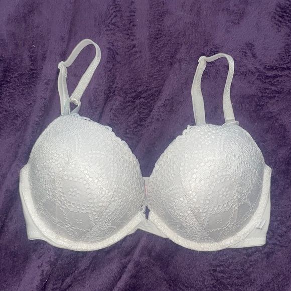 White Victoria Secret Bra - Picture 1 of 3